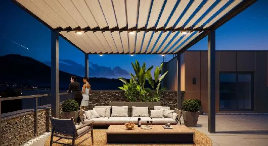 İlknur Branda - Bioklimatik Pergola Nurvera Global- Pergola tente altında çiftlerin akşam yemeği keyfi